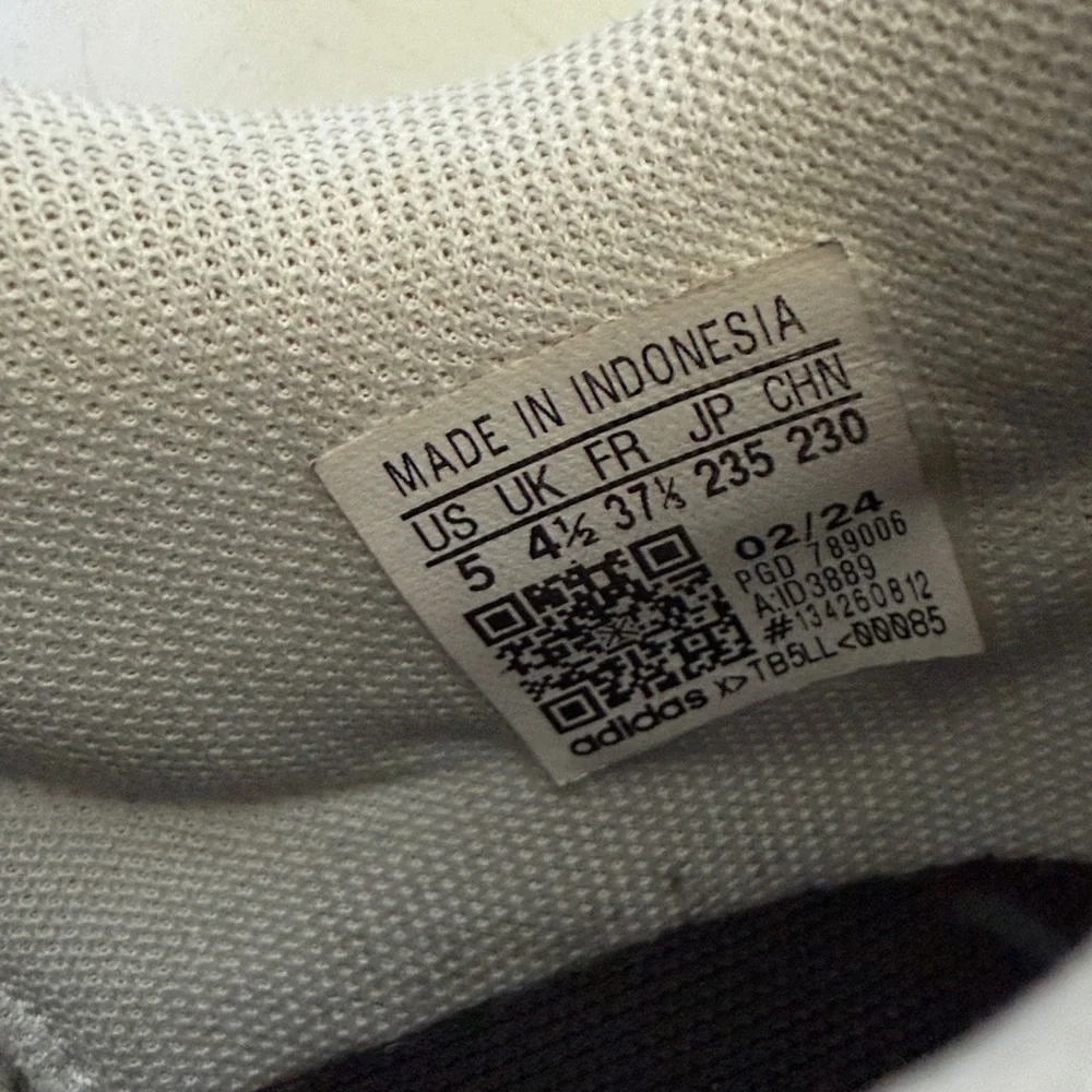 Adidas Sneakers in White and Green - Size 5 - Picture 7 of 11